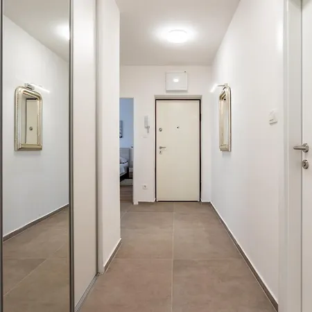 아파트 Spacious Mank3 - New 2026 -